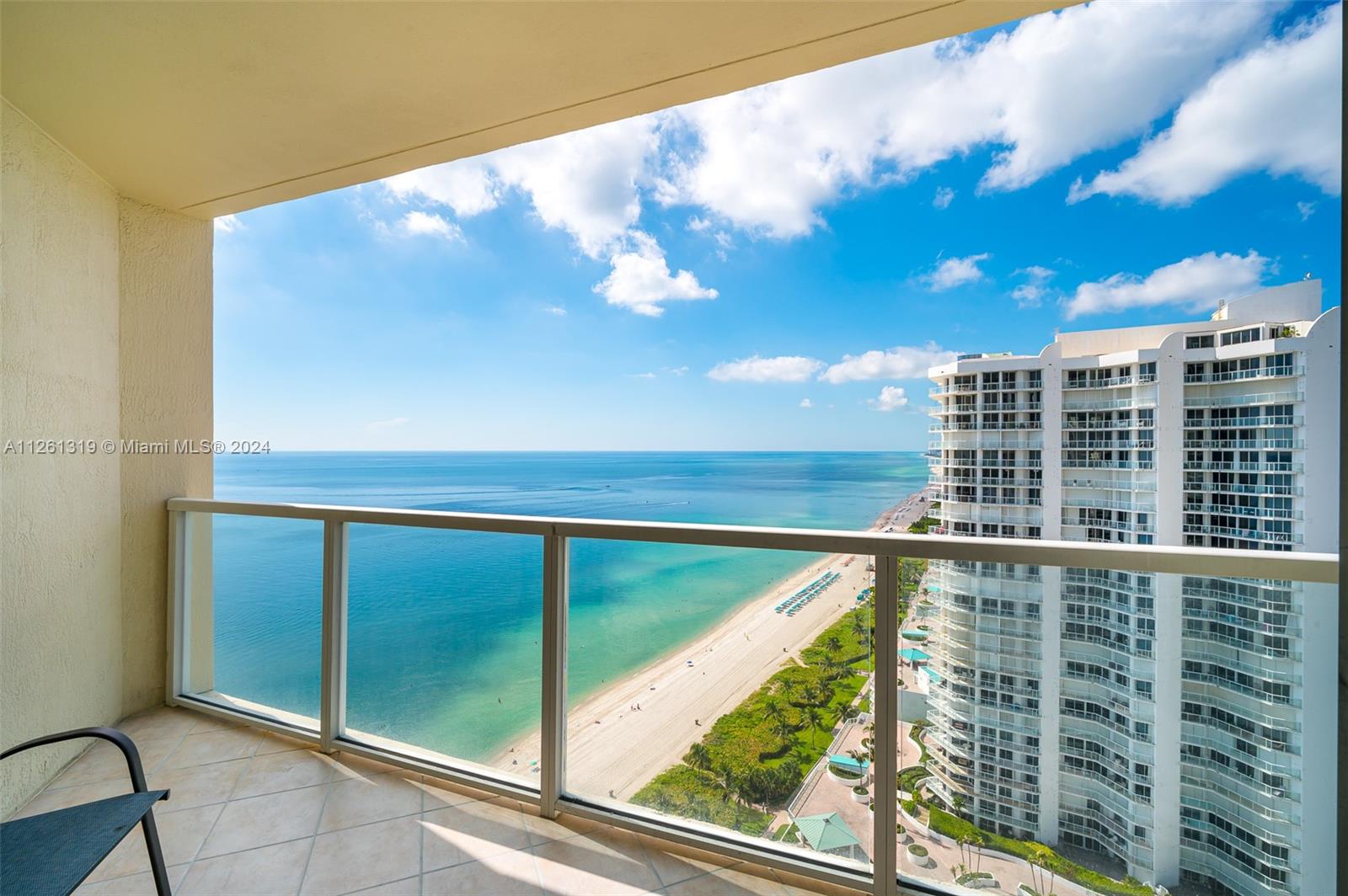 Amazing ocean views - 3 private balconies