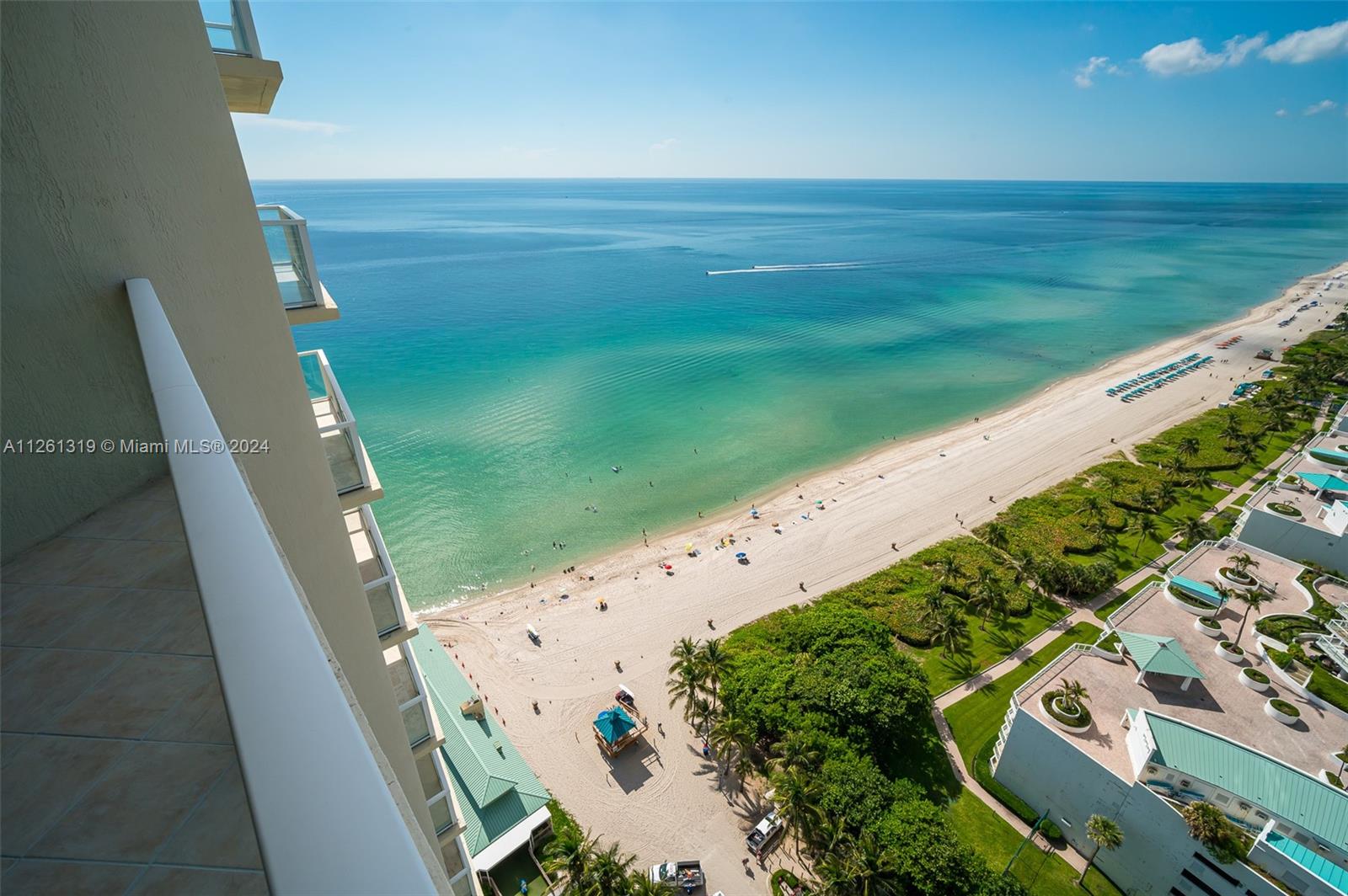 Amazing ocean views - 3 private balconies