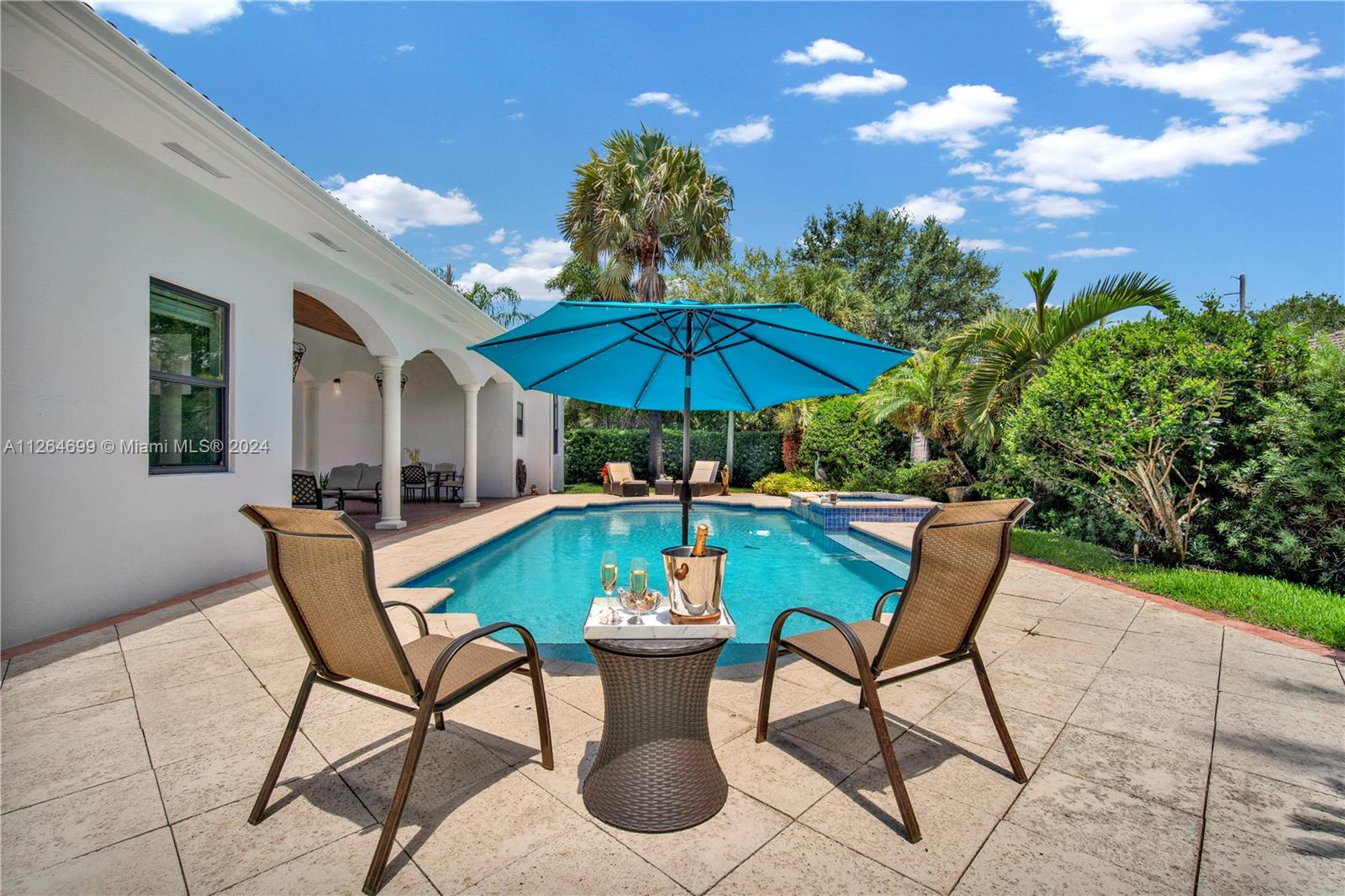 Amazing Covered Lounge Area