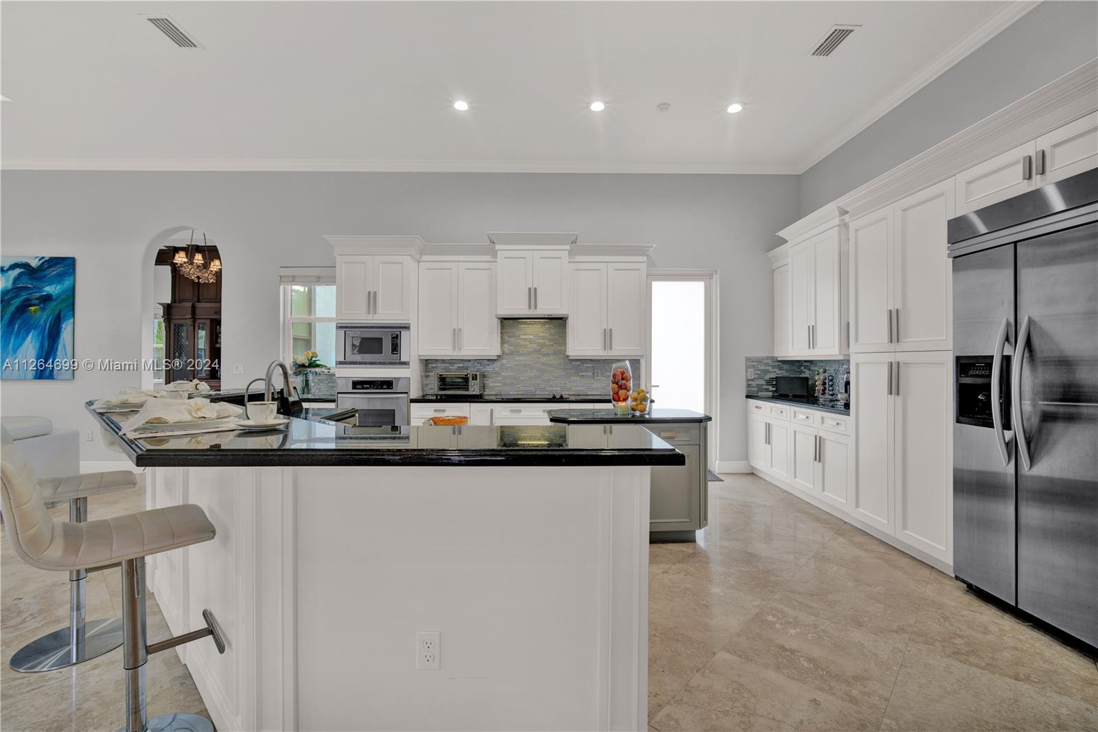 Spacious Kitchen & A Chef's Dream