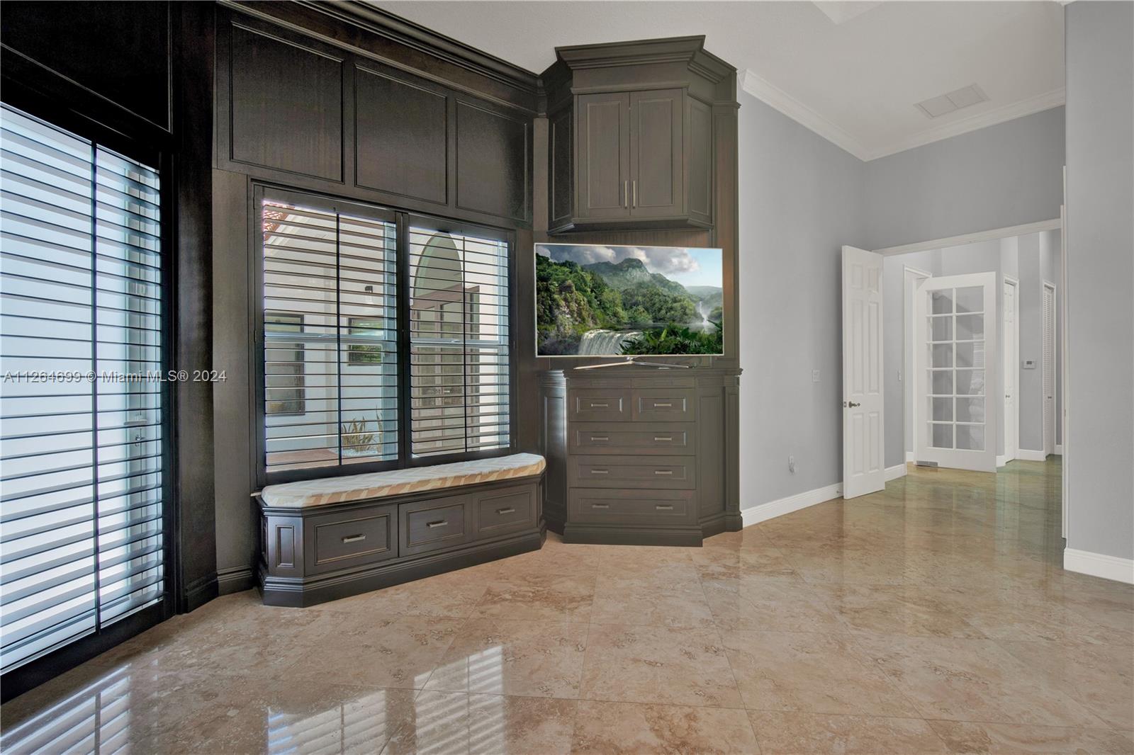 Elegant & Formal Dining Room