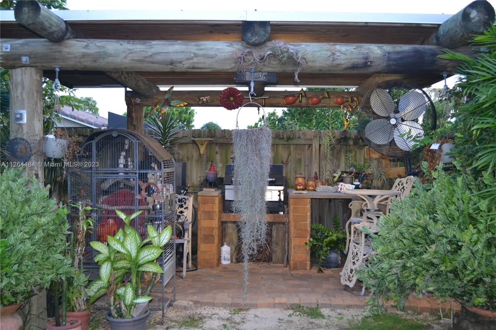 Tiki/Barbecue area.