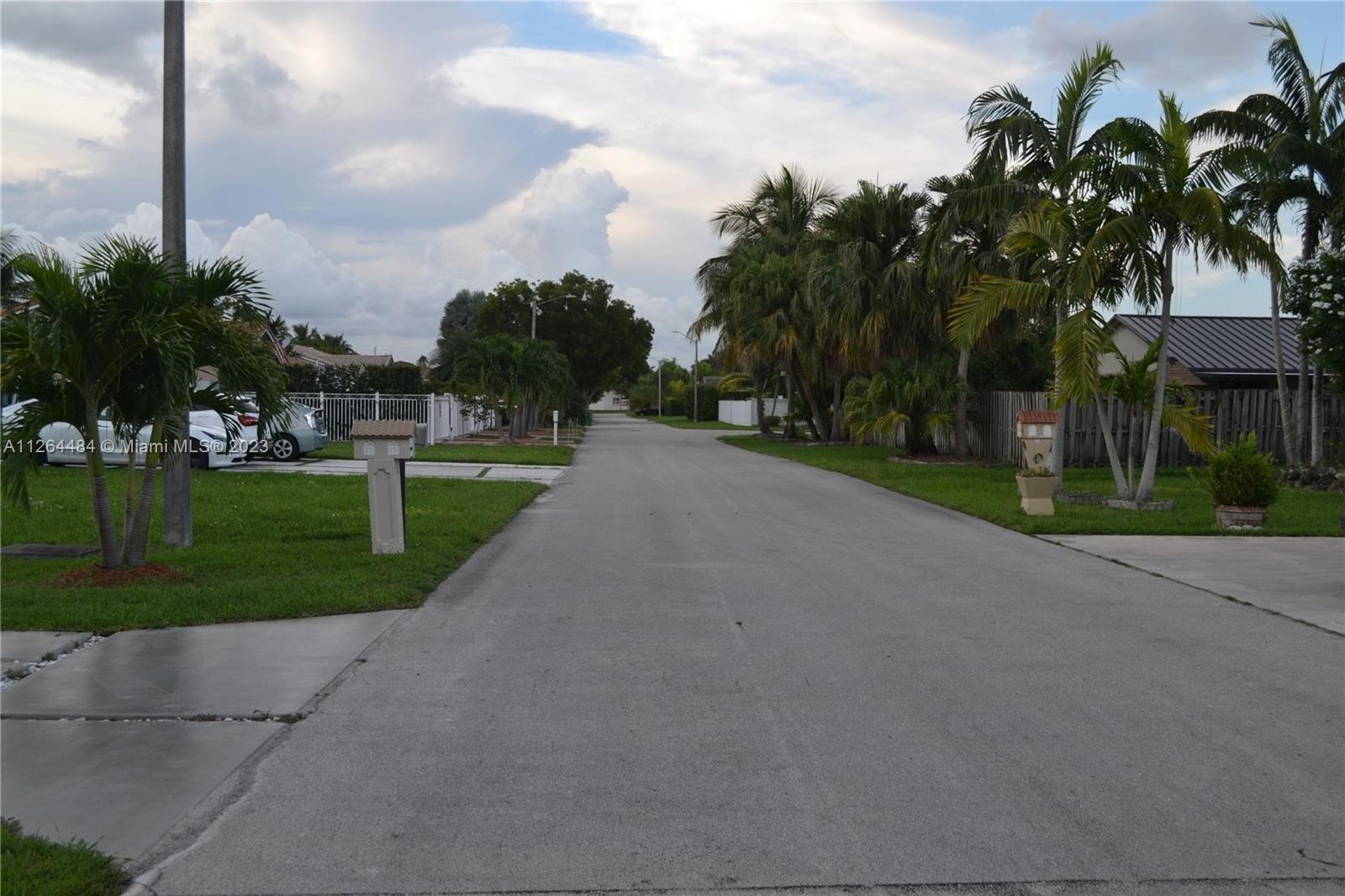 Neighborhood street view on the right side of the house.