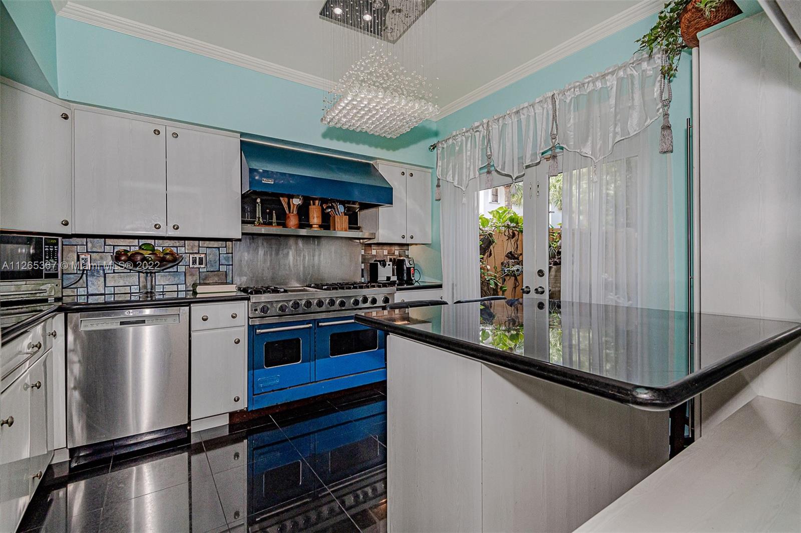 Beautiful Kitchen with a gas stove.