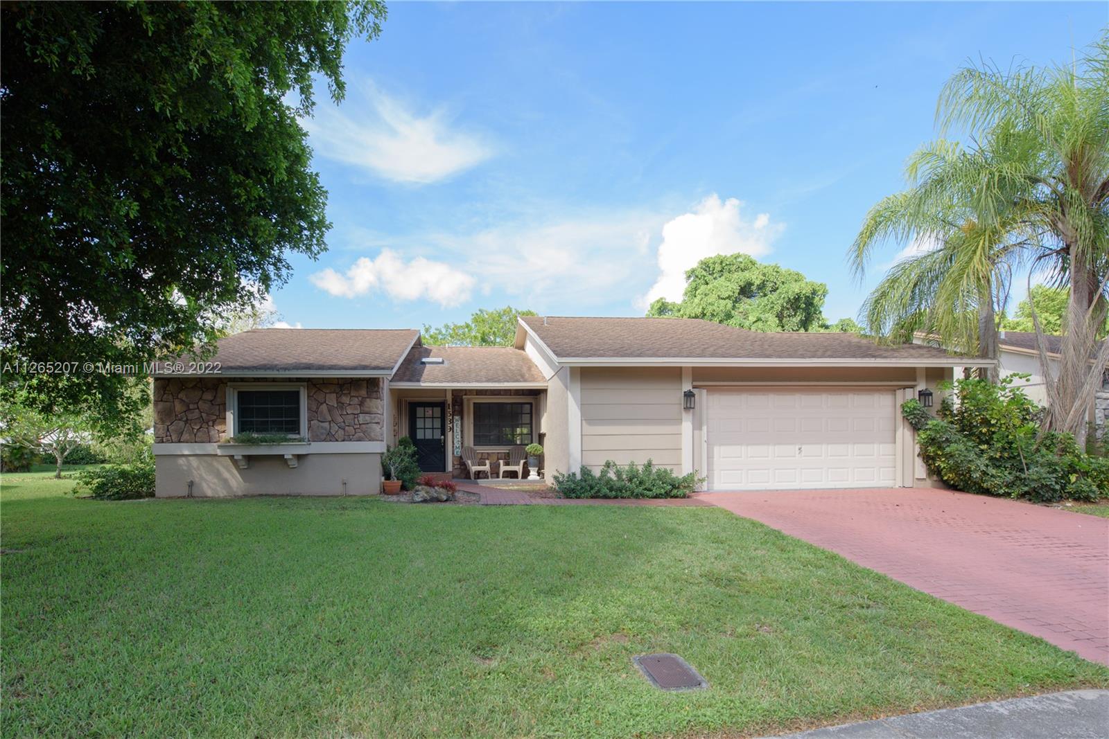 LOVELY 3BR/ 2 BA SINGLE STORY HOME W/ 2 CAR GARAGE IN DESIRABLE COMMUNITY OF THE VILLAGES OF HOMESTEAD. SITUATED ON A LARGE OVERSIZED LOT THIS HOME OFFERS SPACIOUS LIVING AREA W/ BEAUTIFUL WOOD FLOORS, OPEN KITCHEN, CROWN MOLDING, OPEN KITCHEN, LARGE COVERED PATIO & ACCORDIAN SHUTTERS. COMMUNITY OFFERS CLUBHOUSE W/ POOL & GYM.