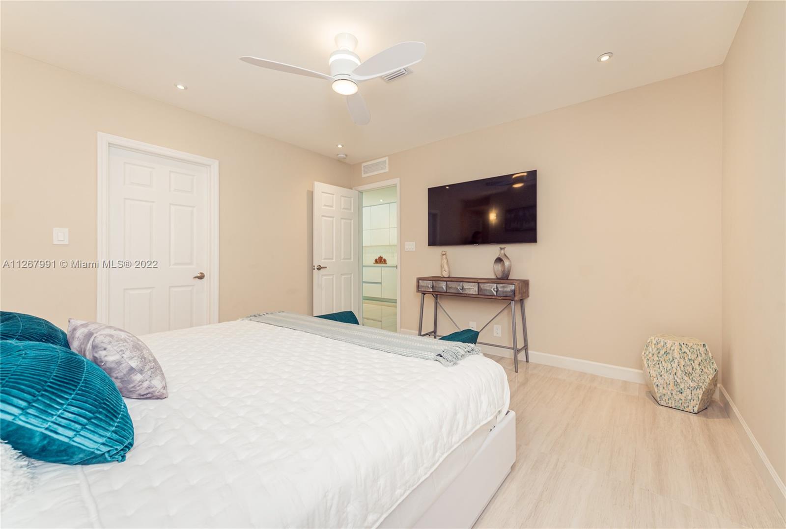 Listing Photo 15