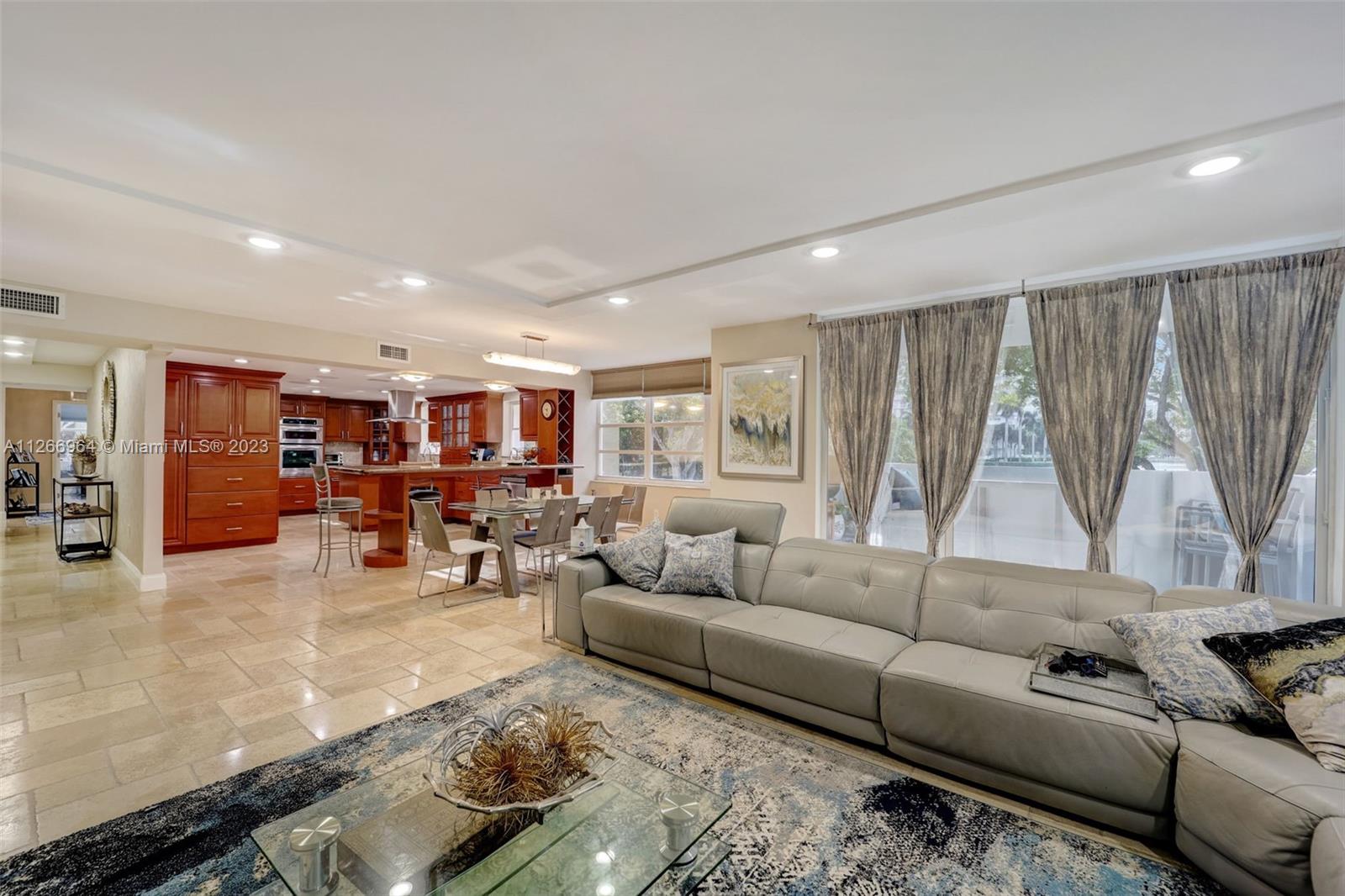 Market Report Commodore Plaza