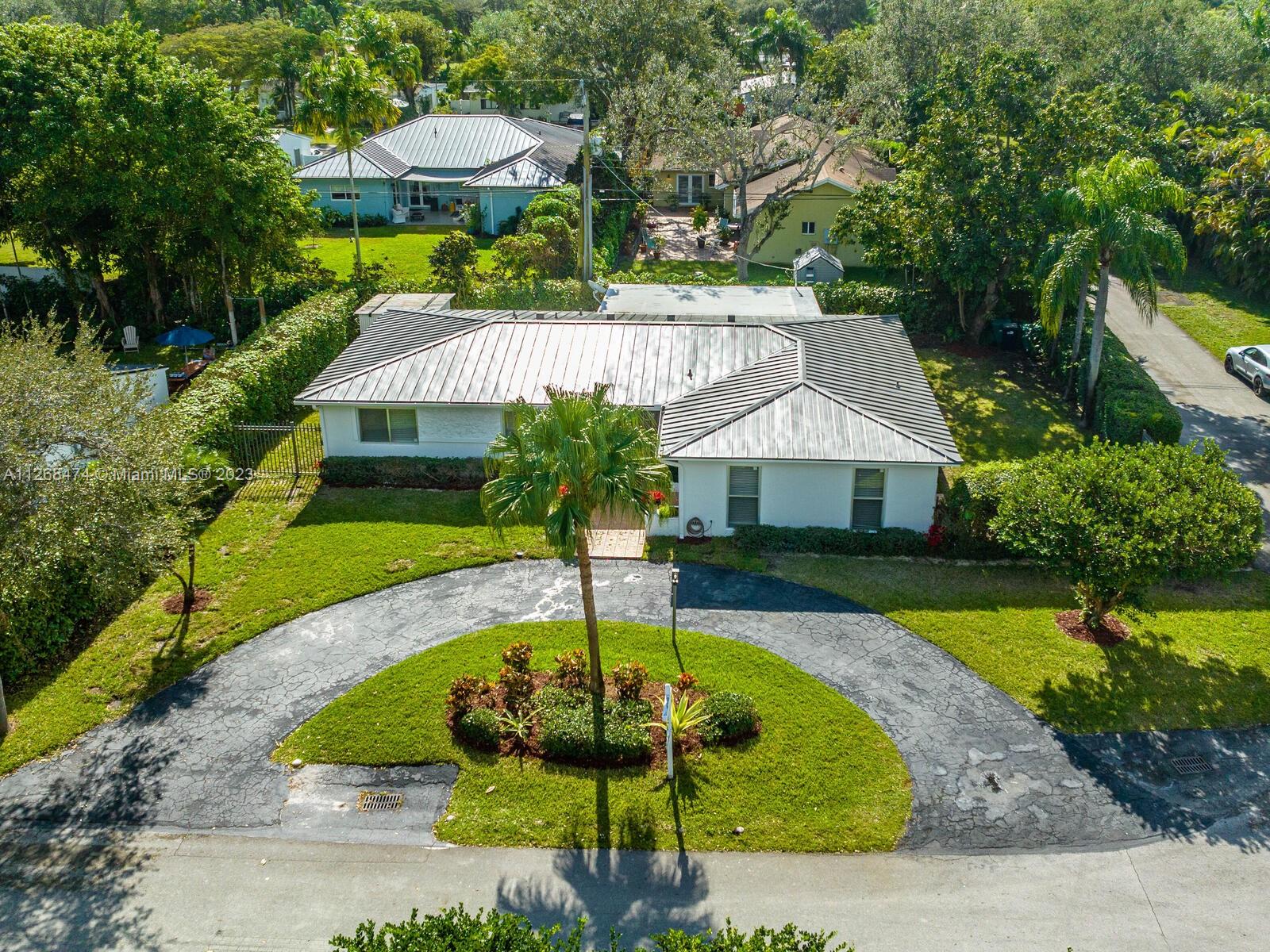 Semi-circular drive way