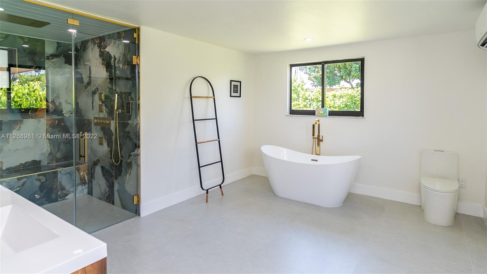 Listing Photo 11