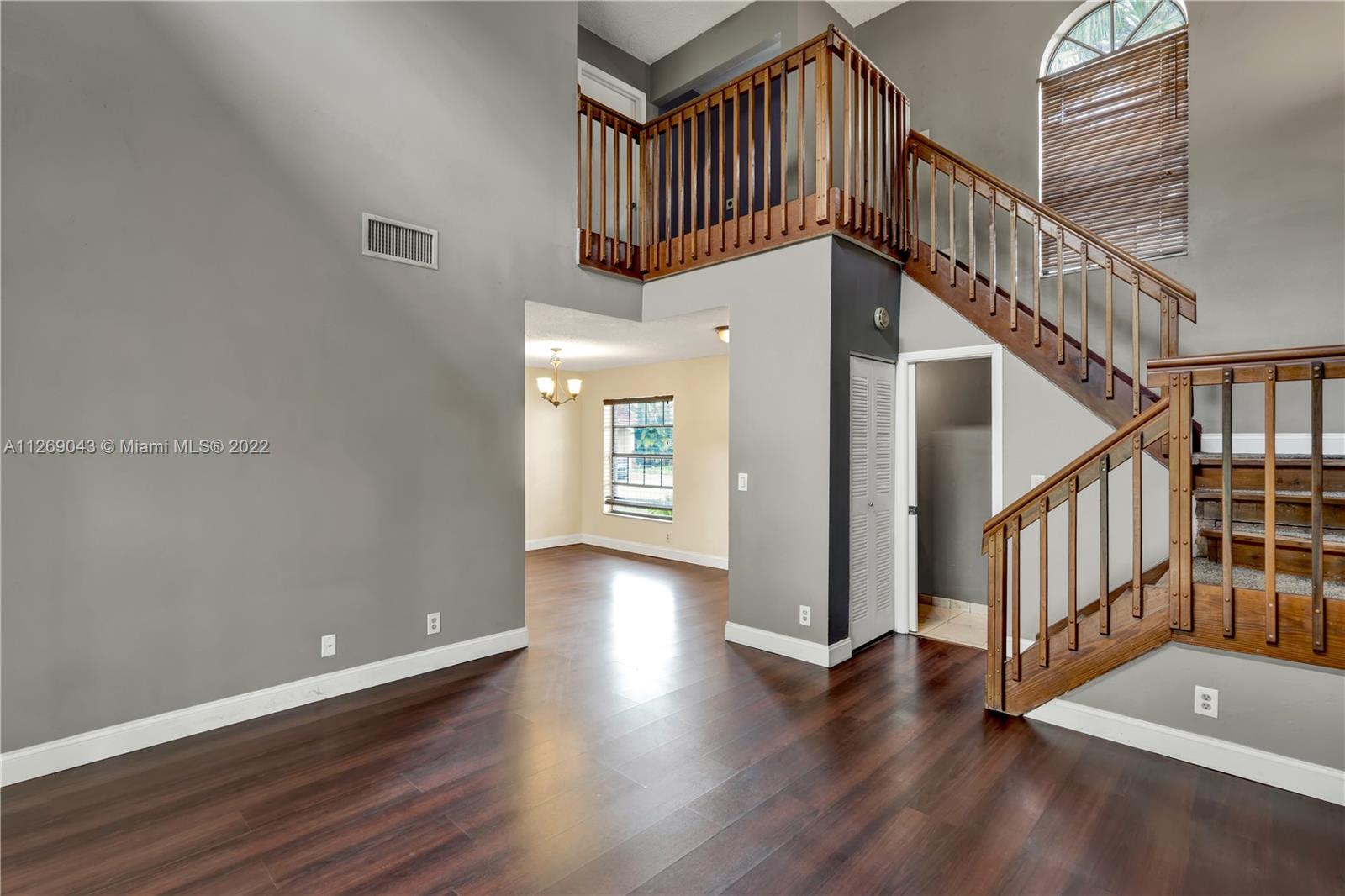 Listing Photo 12