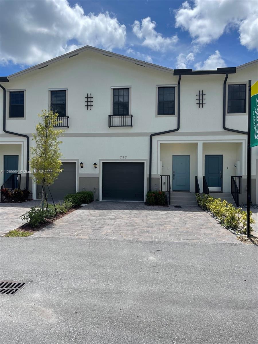 Brand new Townhome Community. Modern Kitchen with Stainless steel appliances. Located in the quaint and well-kept Regal Palm Square. Close to all major highways, great restaurants, and retail stores nearby.