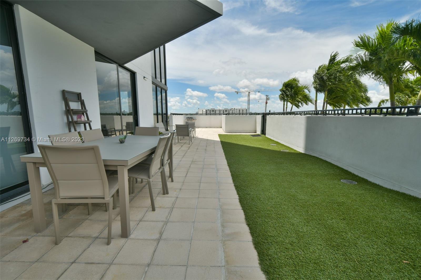 Living/Dining area