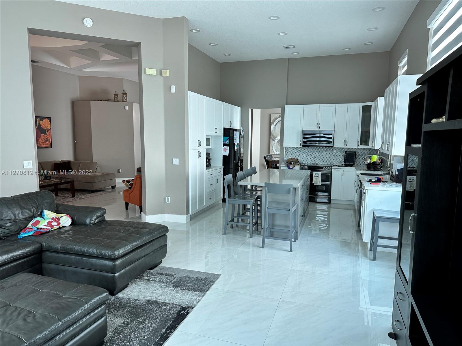 Listing Photo 8