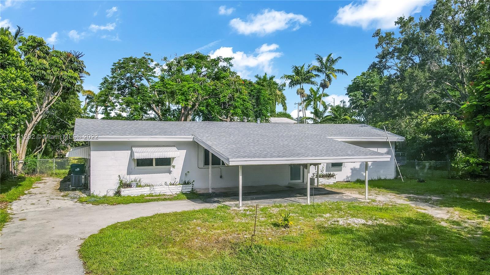 Palmetto Bay Beauty in a quiet dead end street neighboring two empty lots. Bring your own character to this charming 3 bedroom home, make it your own. If you are interested in the other two adjacent lots, please inquire within as all three can be sold together.