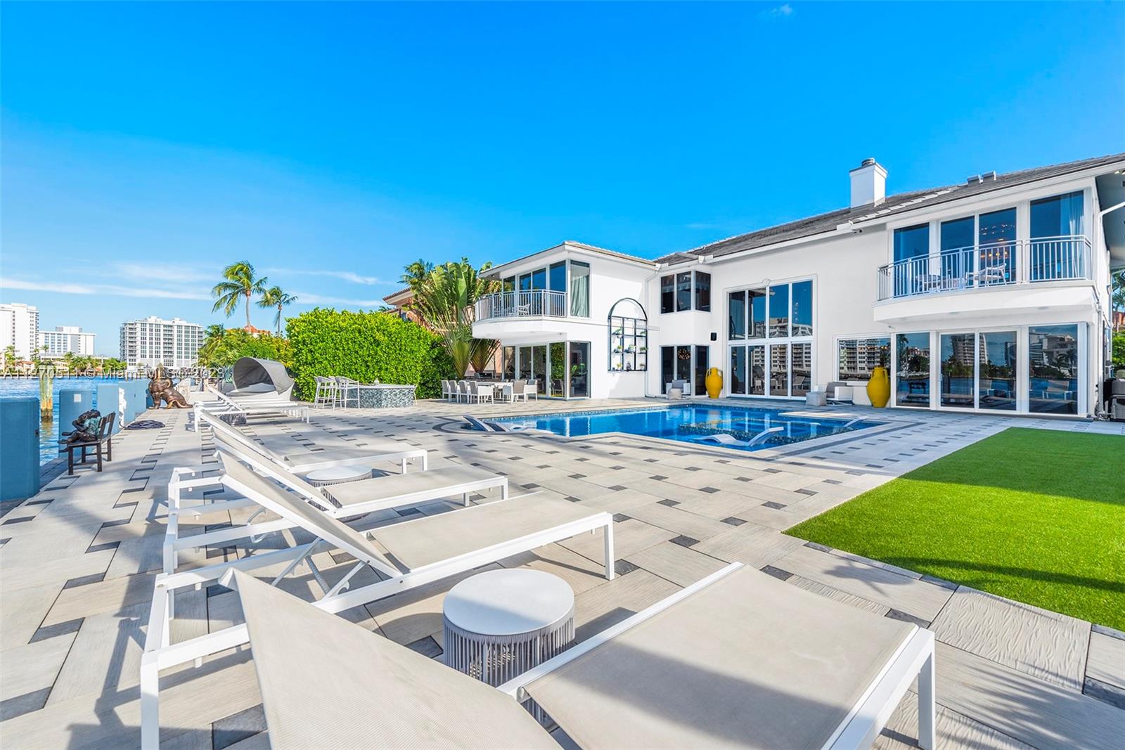 2533  Aqua Vista Blvd  For Sale A11270511, FL