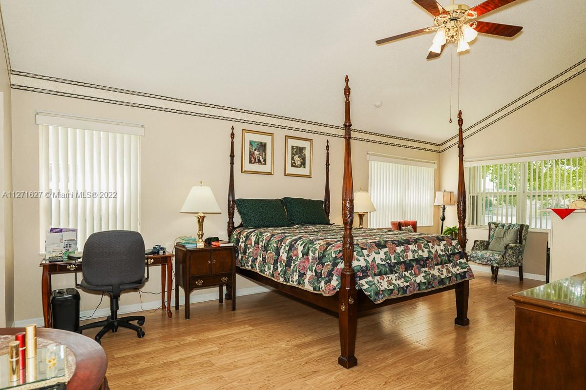 Listing Photo 12