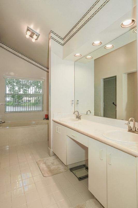 Listing Photo 14