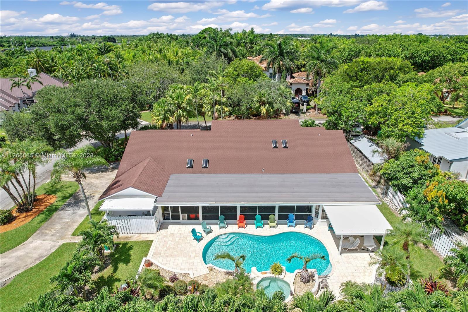 1/2 ACRE INSIDE THE SERENITY OF THE HAMMOCK, SURROUNDED BY FARMS AND GROVES, W/ THE INTIMACY OF SMALL TOWN USA, IS THIS RESORT LEVEL POOL & SPA HOME. SHE'S A 4/3 BATH W/ 2 CAR GARAGE, AMAZING LIVING IN AND OUT.  A HUGE COVERED & SCREENED PATIO, 2 CIRCULAR DRIVEWAYS, MASTER WING WITH OFFICE/(GYM) AND A LOFT. THE MAIN BATH  HAS IMPACT SKYLIGHTS & DOOR THAT OPENS TO A PRIVATE PATIO. THE EAT IN KITCHEN W/ CENTER ISLAND HAS VIEWS OF  POOL/SPA, THE FORMAL DINING CAN BE REACHED THRU THE KITCHEN POCKET DOOR FOR INTIMATE MEALS ON THE OTHER SIDE IS THE FAMILY ROOM W/ WET BAR FOR ENTERTAINING WHILE SHOOTING A GAME OF POOL (TABLE STAYS), SPLIT PLAN, 3 A/C'S CONTROL THE COOLING, LAUNDRY ROOM HAS A SINK, OUTDOOR LIGHTING, SPRINKLER SYSTEM. SEE ATTACHMENT FOR SELLERS REMARKS. THIS IS ABOUT THE LIFESTYLE.