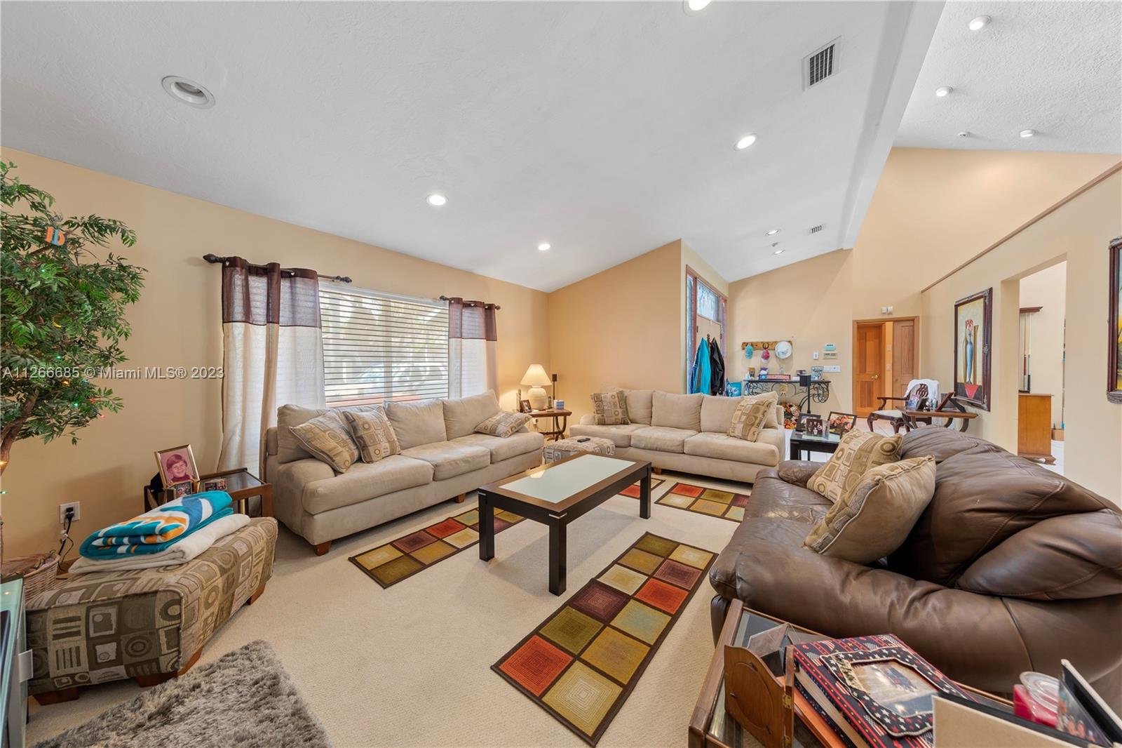 LARGE LIVING ROOM OFF OF FOYER W/ VAULTED CEILINGS