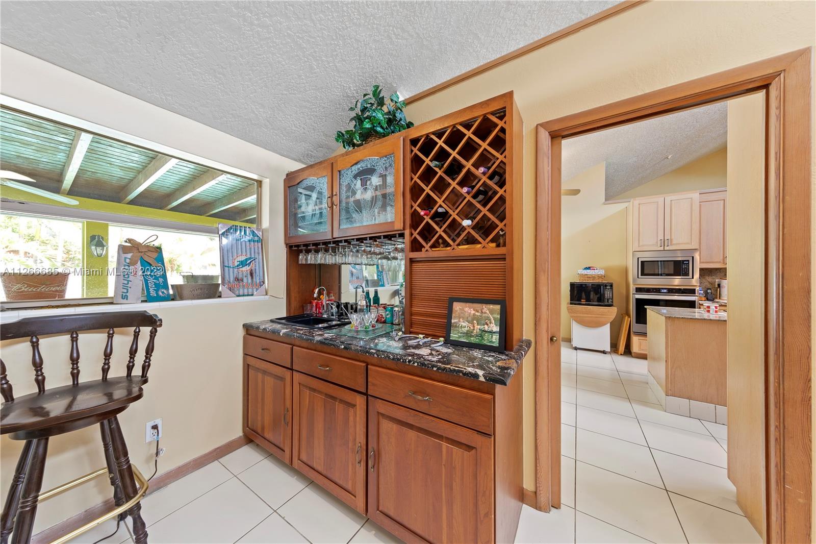 BUILT IN BAR AREA IN THE LARGE FAMILY/GAMEROOM