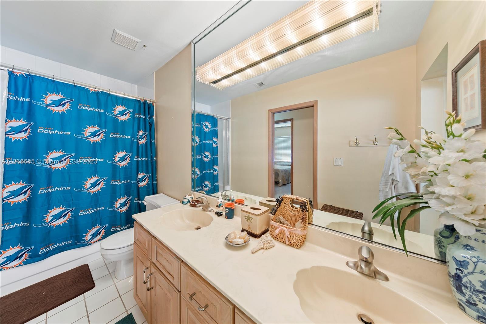 ADJACENT FULL BATHROOM TO THE BEDROOMS