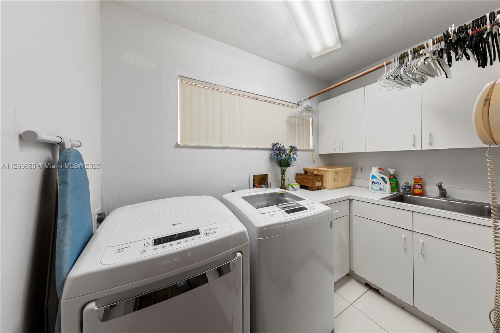 HUGE LAUNDRY ROOM W/ SINKS (SELLER WILL BE TAKING THE W & D.)