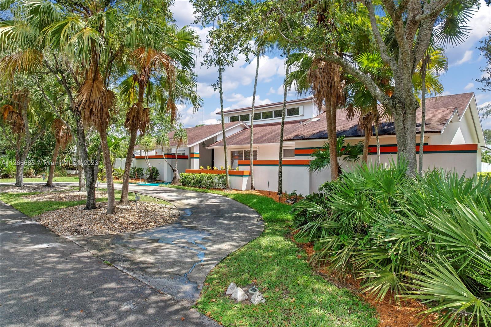 FRONT VIEW OF 4/3 RESORT STYLE POOL HOME