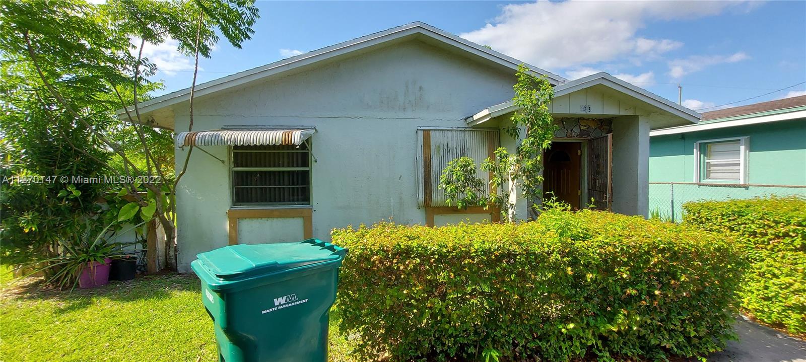 "Handyman special. 3/2 SFH centrally located. Needs updates throughout the property. 
Great for investors looking to take advantage of this unique opportunity where inventory is low. Please do not disturb the tenants. Cash Offers only."