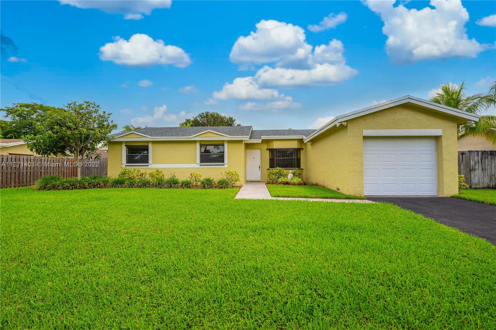 568 SW 169th Ter  For Sale A11271401, FL