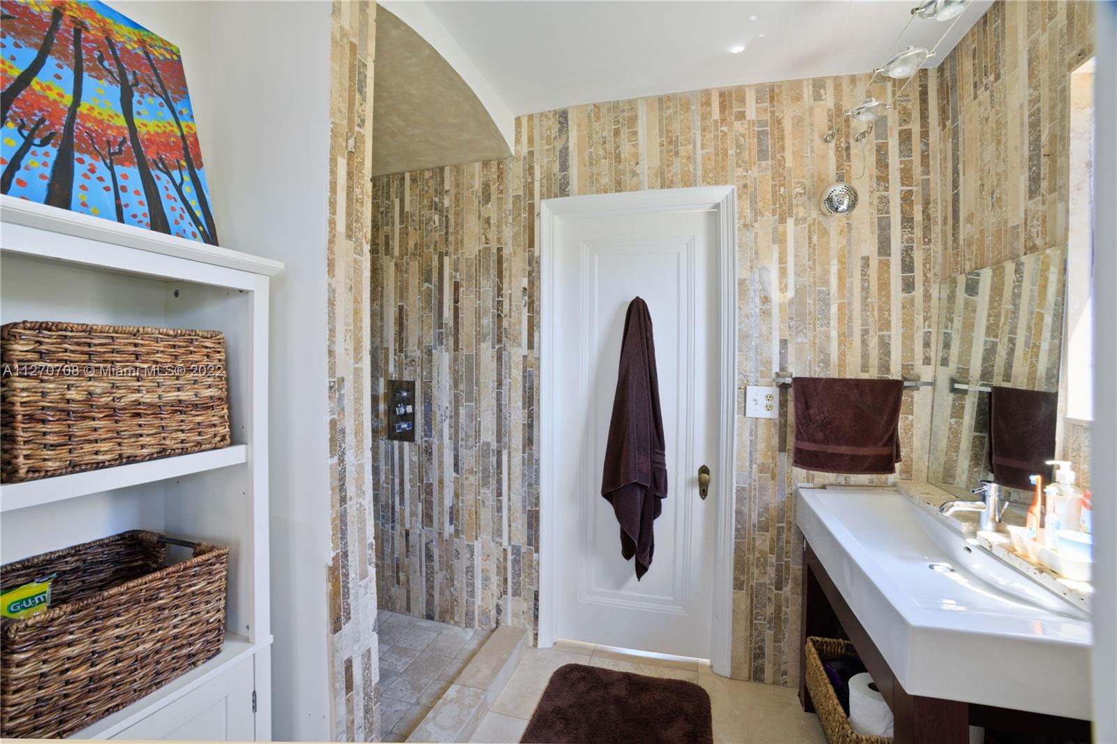 Jack and Jill bathroom upstairs shared by both bedrooms upstairs.