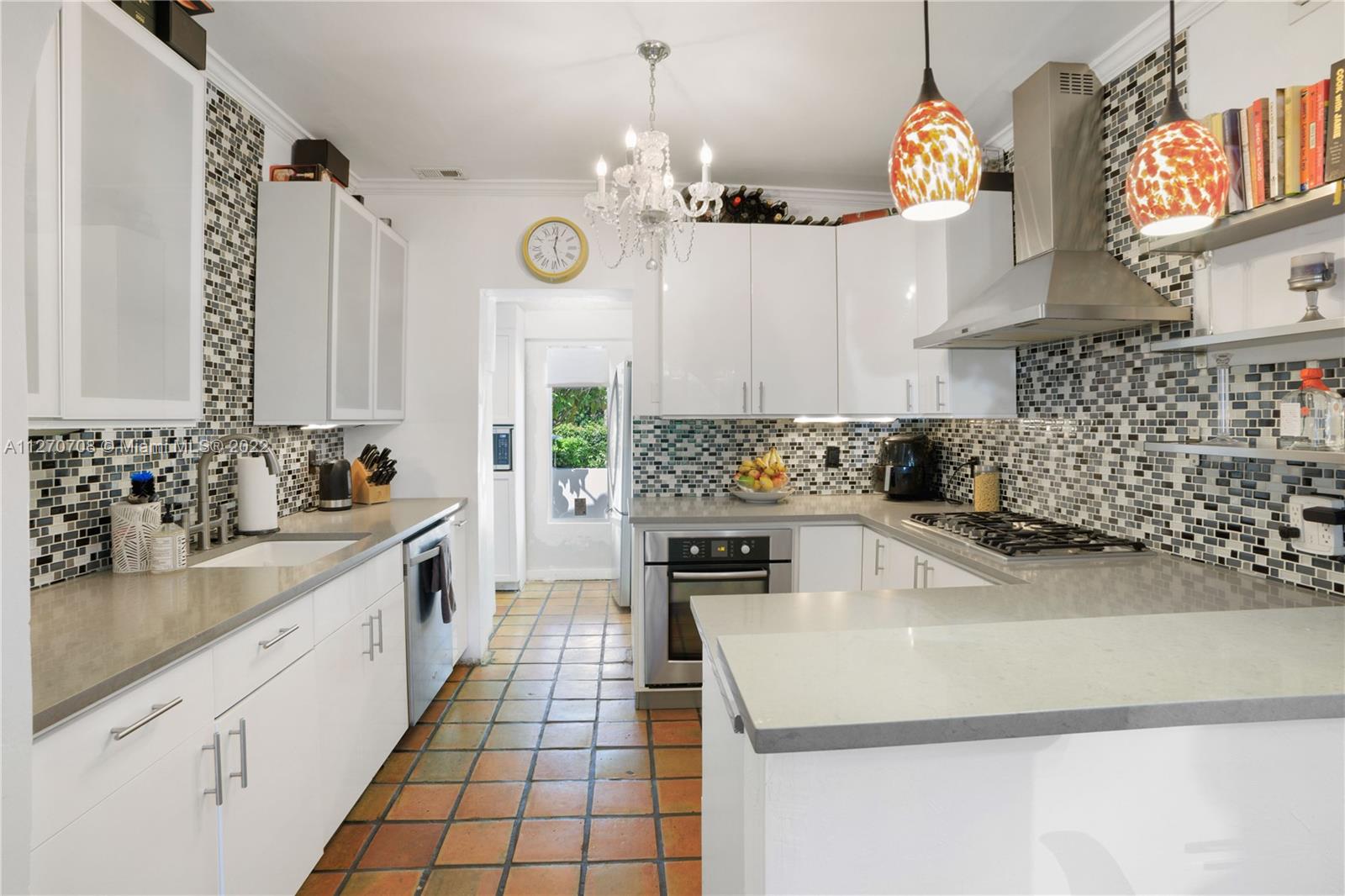 Beautiful Upgraded Kitchen with Gas StoveTop