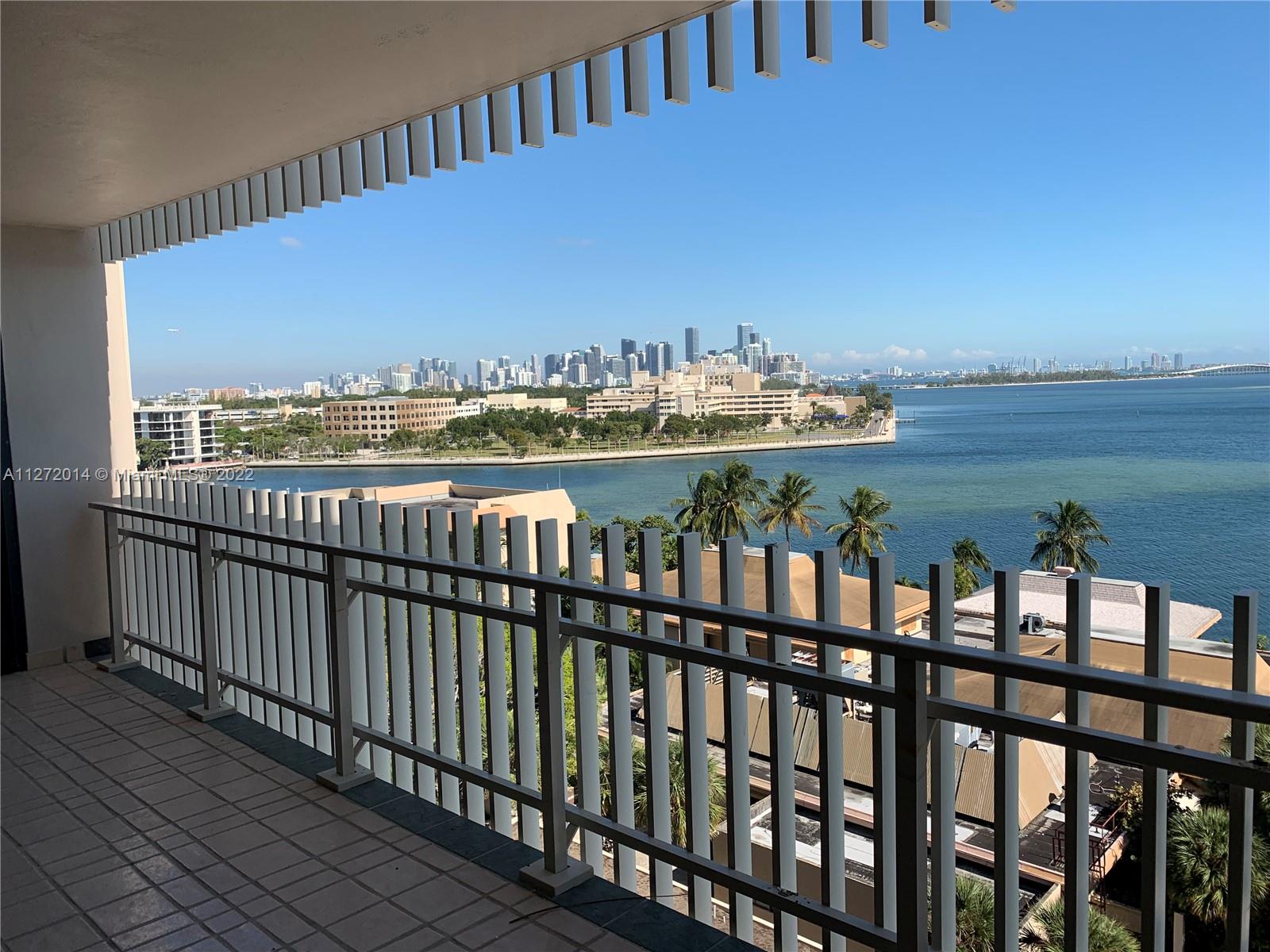 Great oversized 2 bed/2 bath (split floor) plan unit with 1,882 sqf. Gorgeous water view to open bay and downtown Miami skylines. Large balcony facing the bay. Spacious closets and laundry area. Located in the heart of Miami, this private island property offers paradise atmosphere living, surrounded by great amenities, jogging paths, pool, private marina, front desk service, door attendant and 24 hrs security, barbecue grills, gym, and valet + guest parking 24/7.