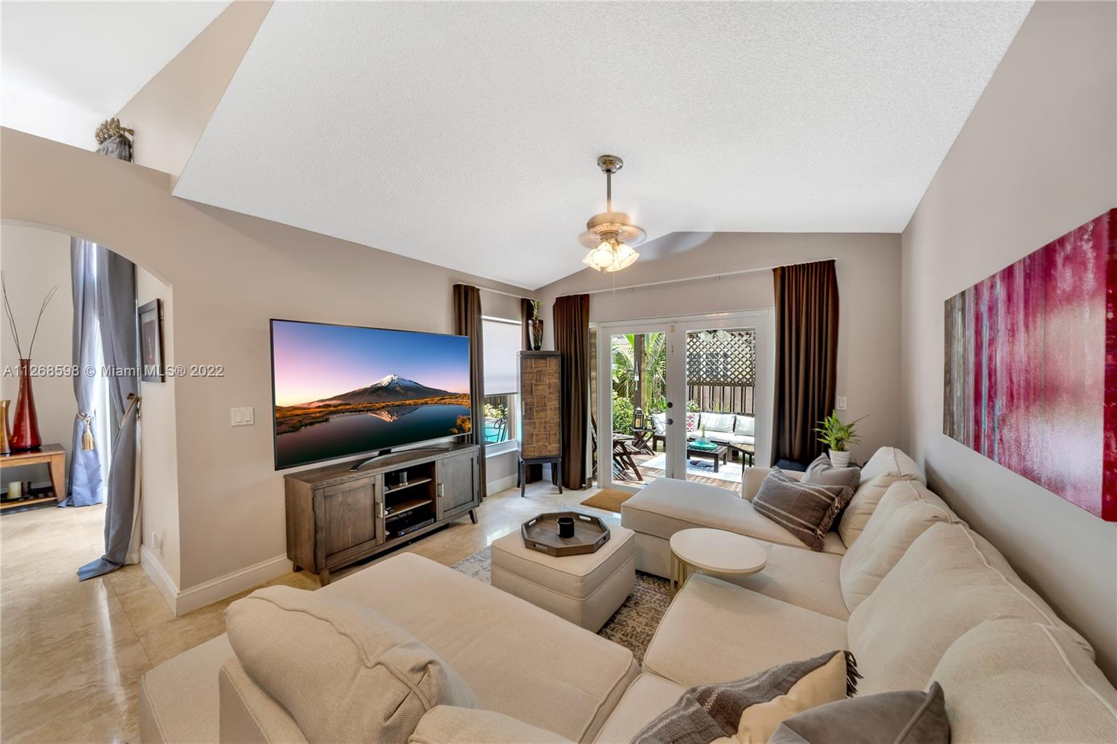 Listing Photo 12