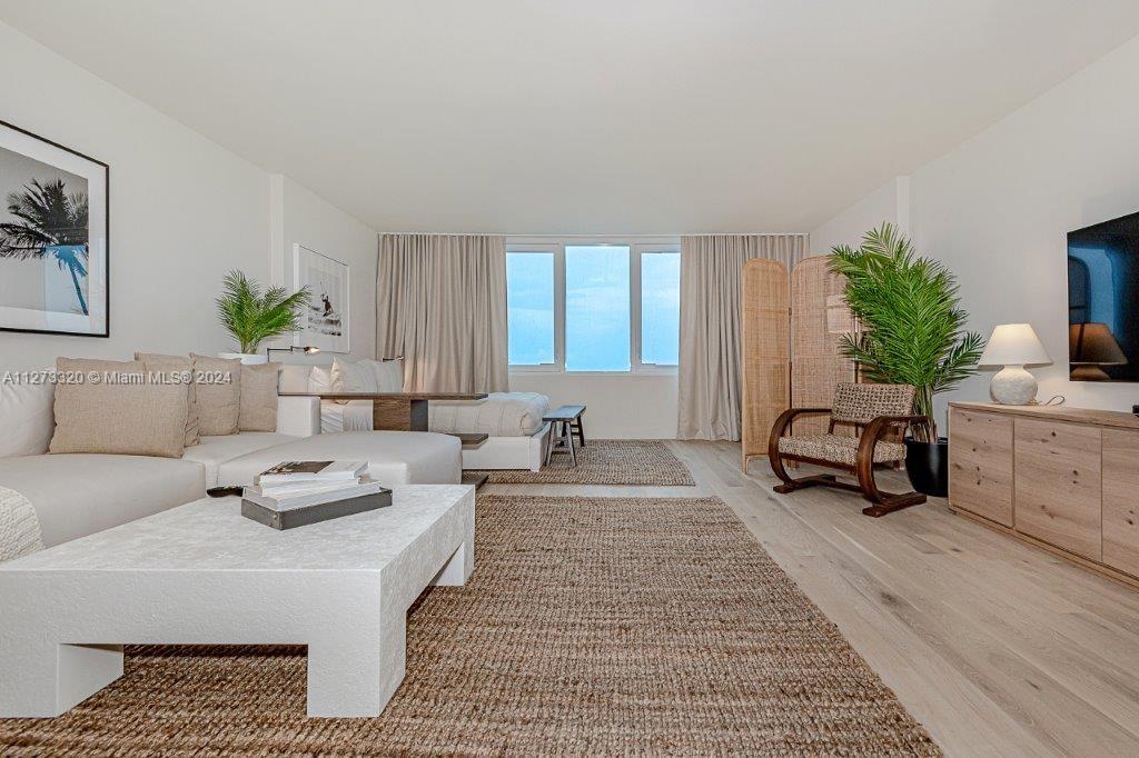 Photo 2 of Roney Palace Roney Apt 1436 in Miami Beach - MLS A11273320