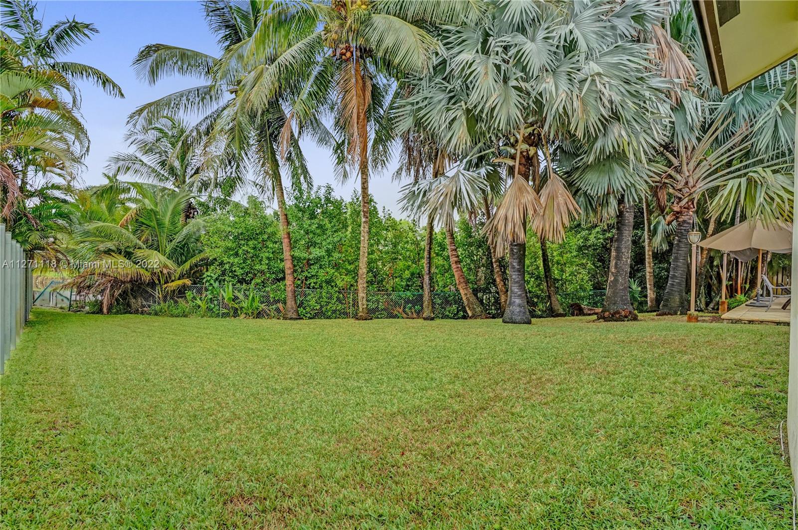 Expansive Back Yard On The Oleta River.