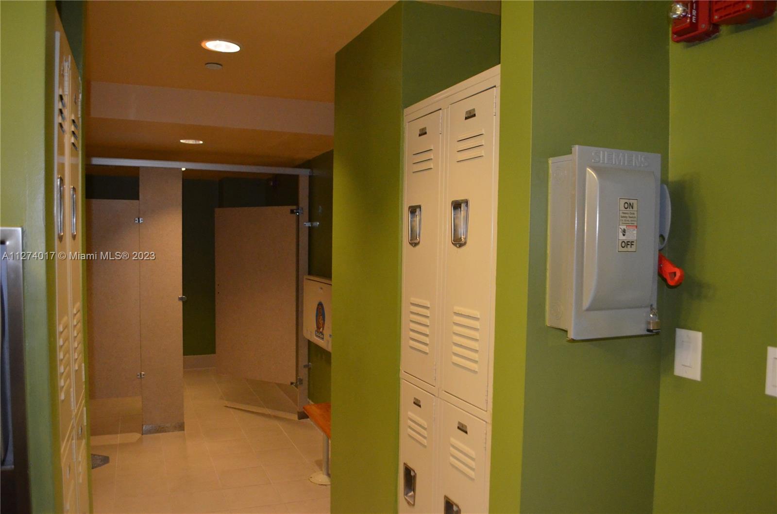 Gym-Locker-Sauna