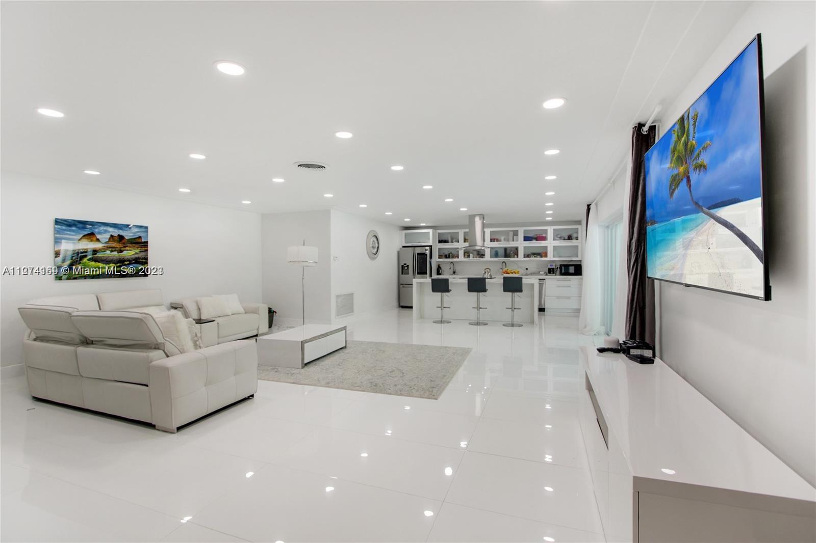 10200 E Broadview Dr  For Sale A11274169, FL