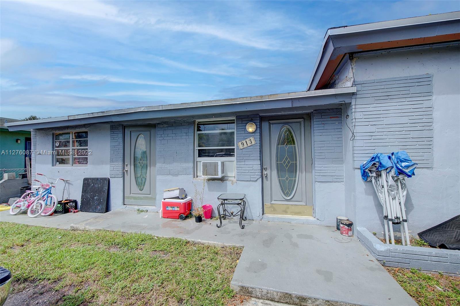 913  Foster Rd  For Sale A11276087, FL