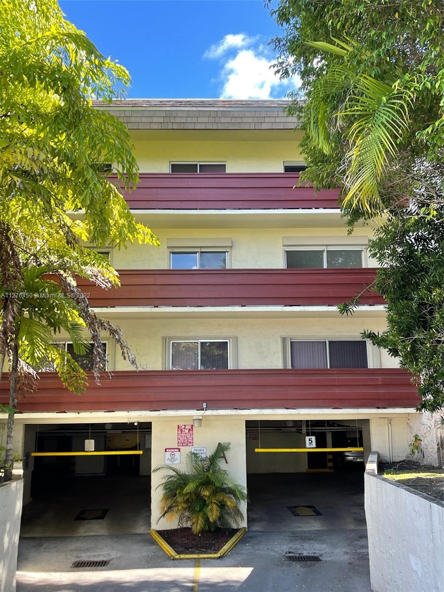 Spacious condo, 2 large bedrooms, light and clean. Covered parking. 1 parking space and small storage assigned. Swimming pool. Great location. Close to the University of Miami. Walking distatance to the metro station, shops, restaurants, etc. Easy show. Come see it today!