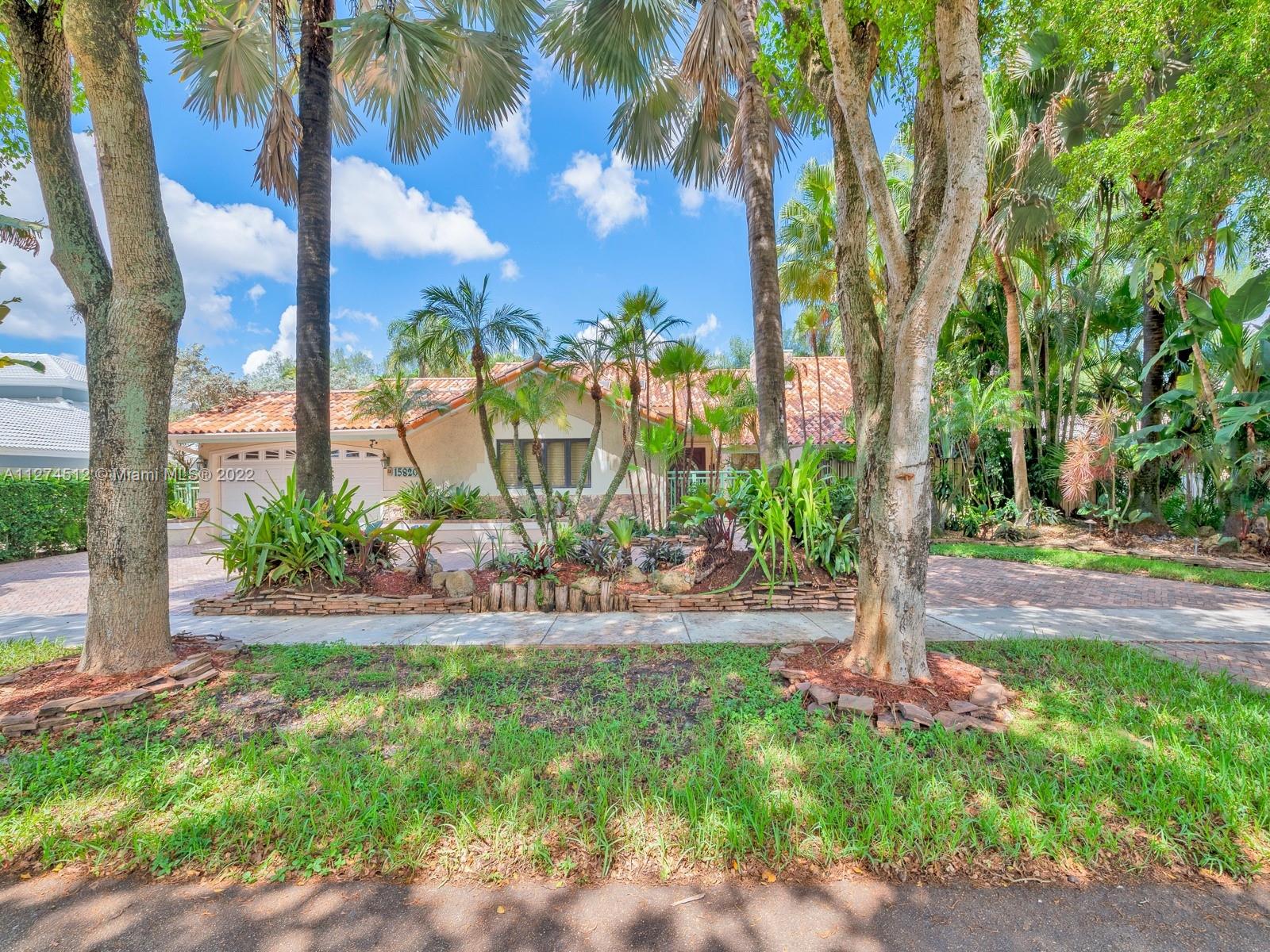 15820 Kingsmoor Way, Miami Lakes, Florida 33014