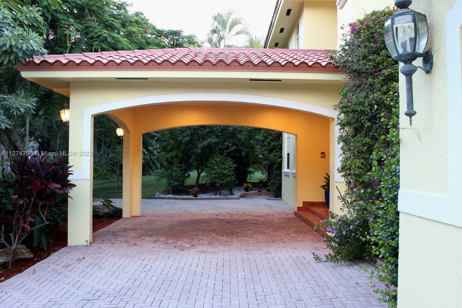 Porte Cochere