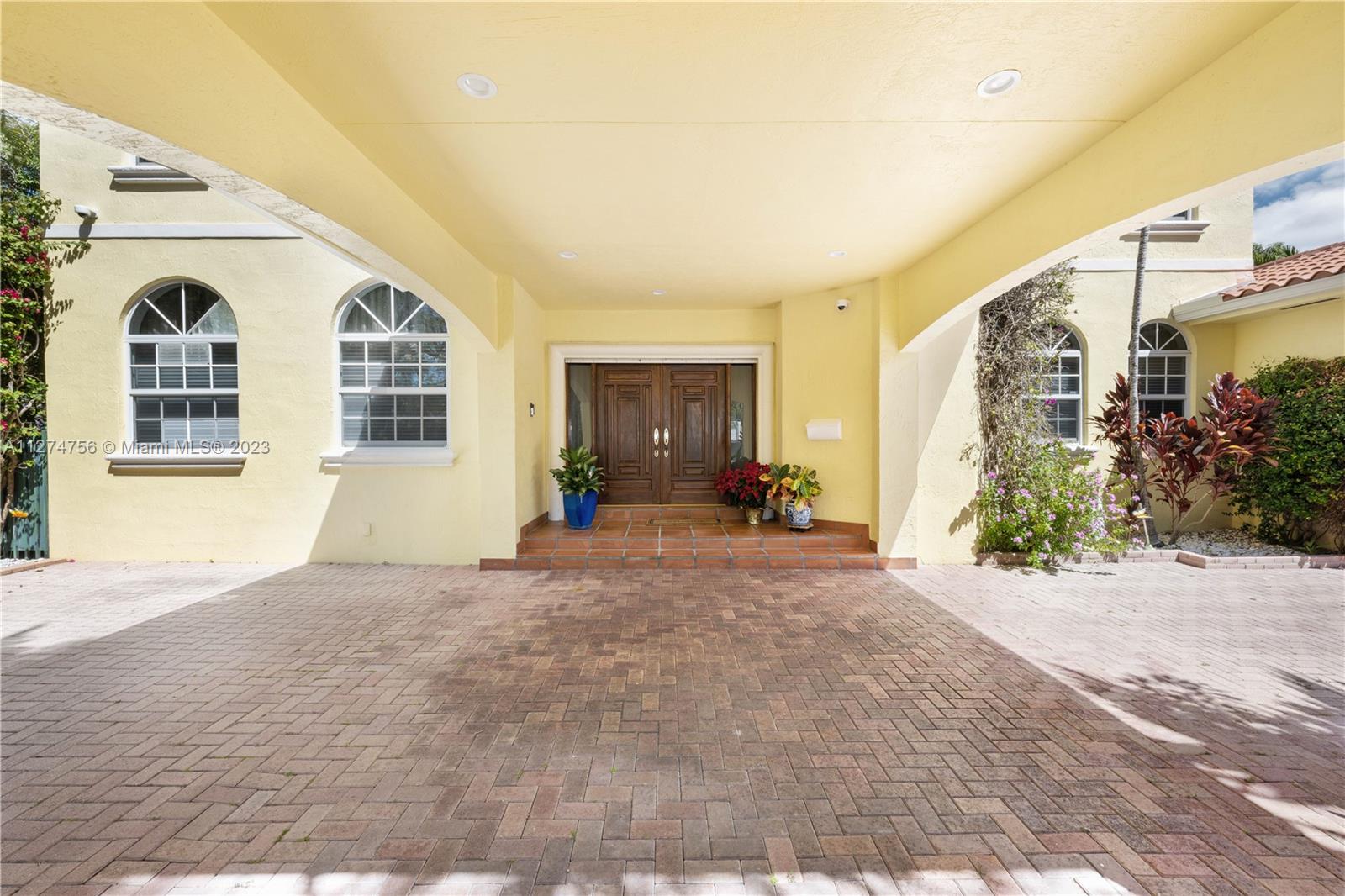 FRONT DOUBLE DOORS