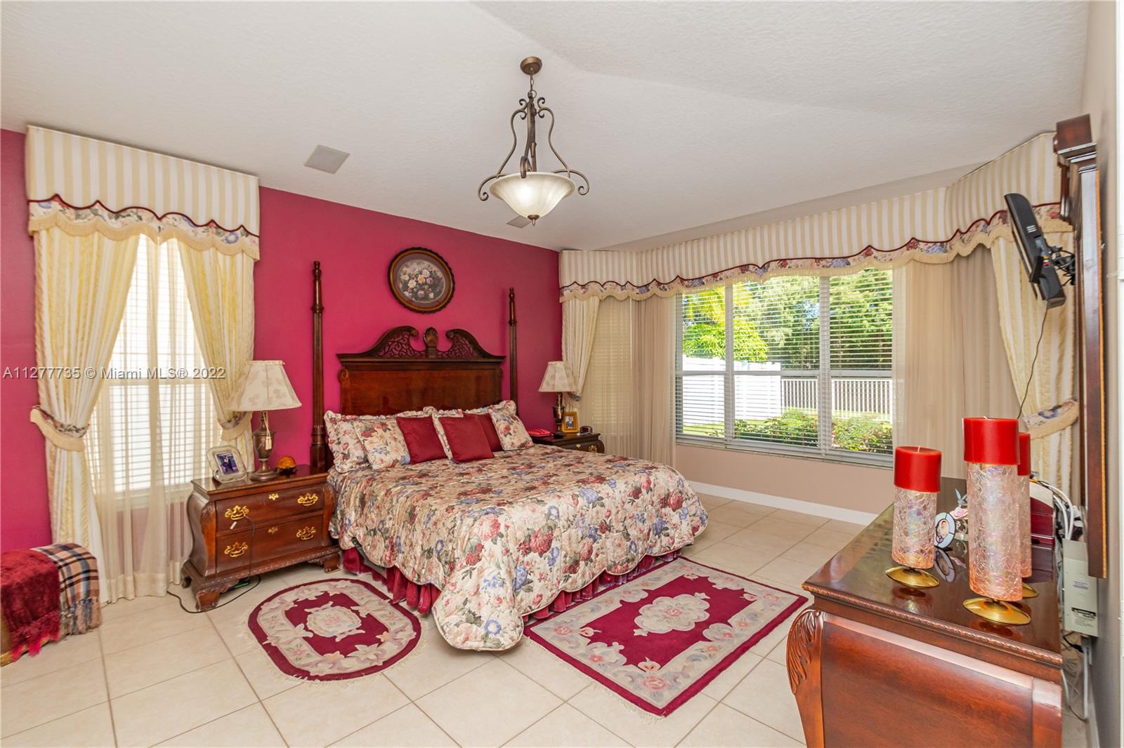Listing Photo 12