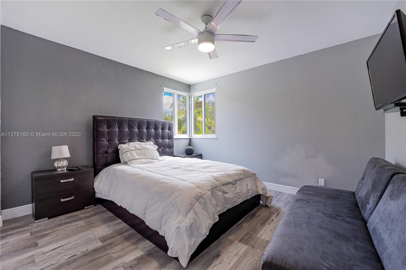 Listing Photo 12
