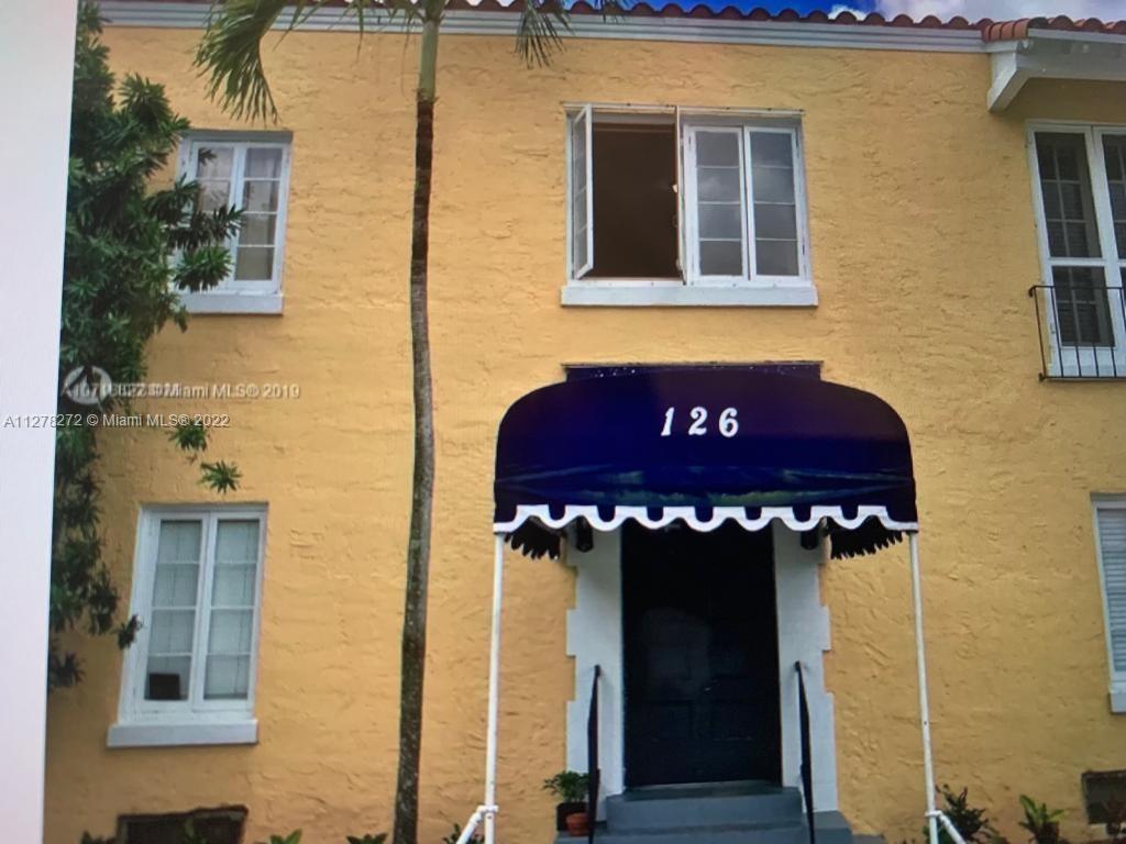 Studio in the heart of Coral Gables, Walking distance from Miracle Miles, City tennis courts, park, bus stop and shops. Negotiable on deposit payment. Water is included in rent. Property is freshly painted and professionally cleaned. Great opportunity, this is a must see.