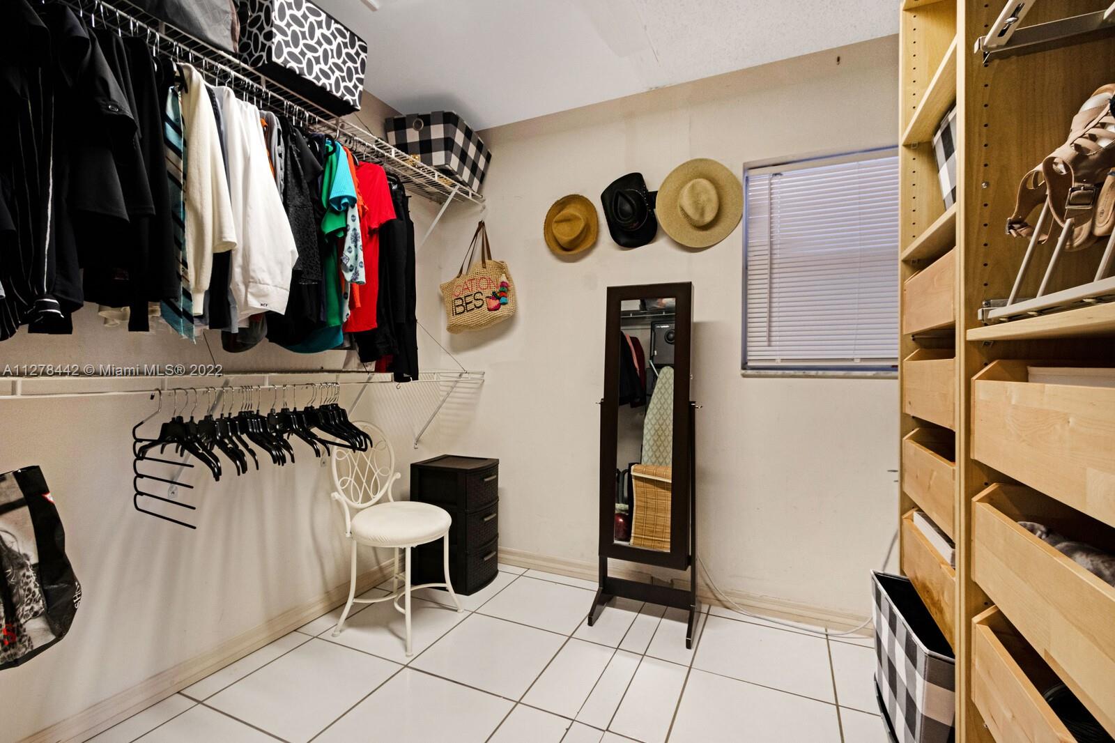 Listing Photo 12