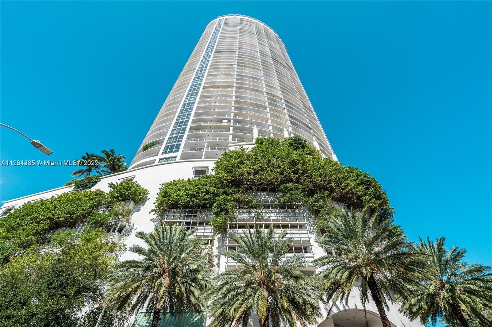 Water view beautiful studio, located 5 minutes away form Design District, Brickell and Downtown
