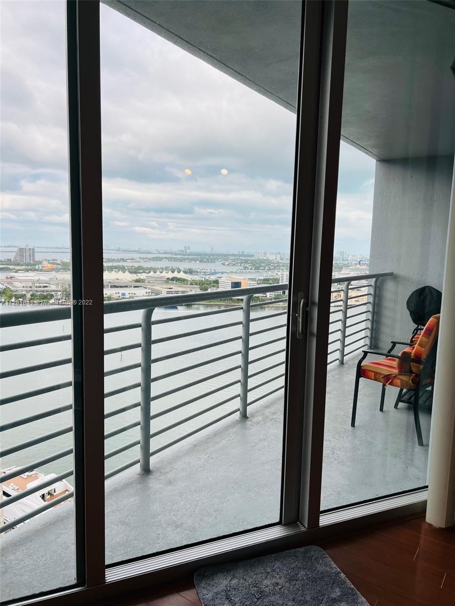 Luxury living from this one bedroom and one bath unit at One Miami Condo. Right in the heart of where the bay meets the river.  Beautiful views of the bay, FTX arena, Miami Beach. Amenities include gym, party room, pool, valet and much more.....