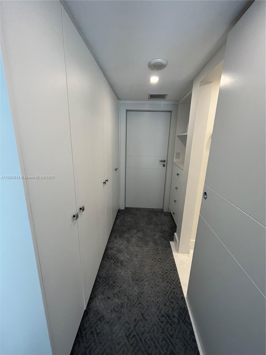 Hallway and closet of bedroom n 2