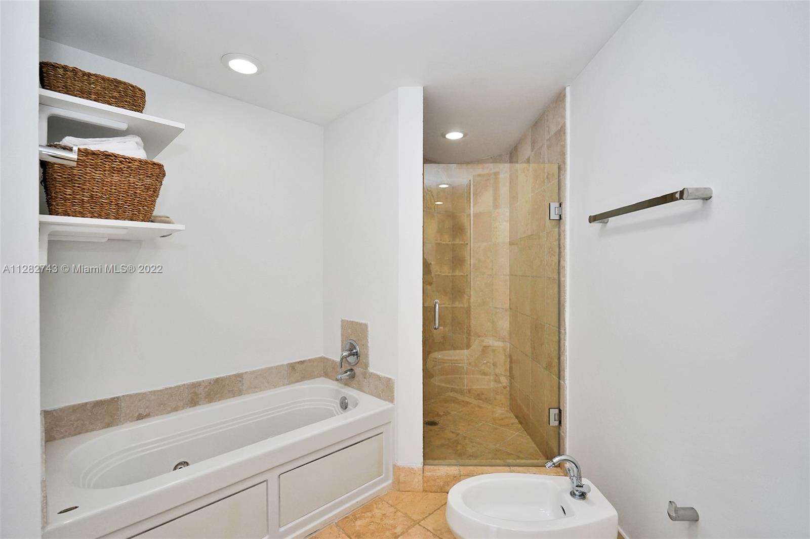 Listing Photo 11